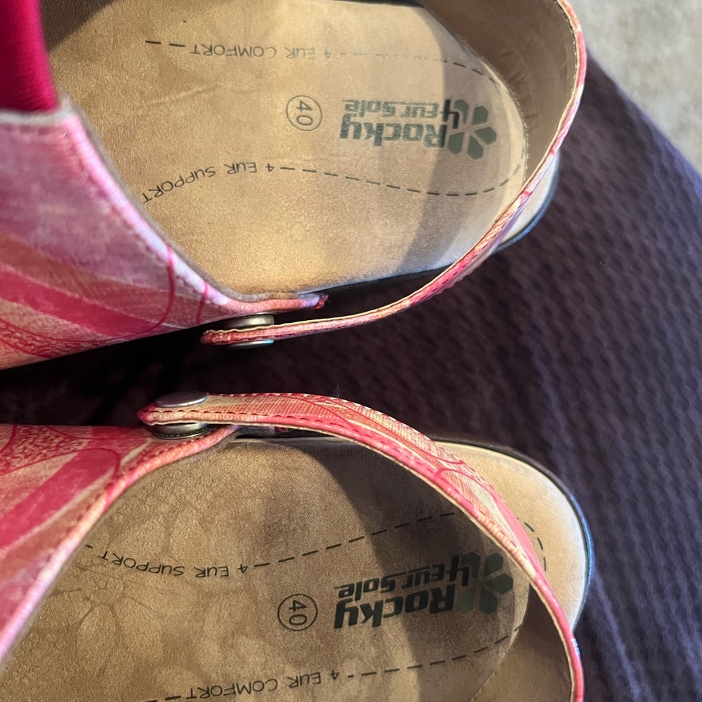 Rocky clogs